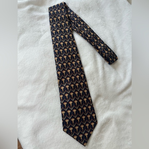 The Metropolitan Museum of Art silk tie vintage vibes - Picture 5 of 7